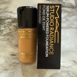 MAC COSMETICS STUDIO RADIANCE FOUNDATION: NC45